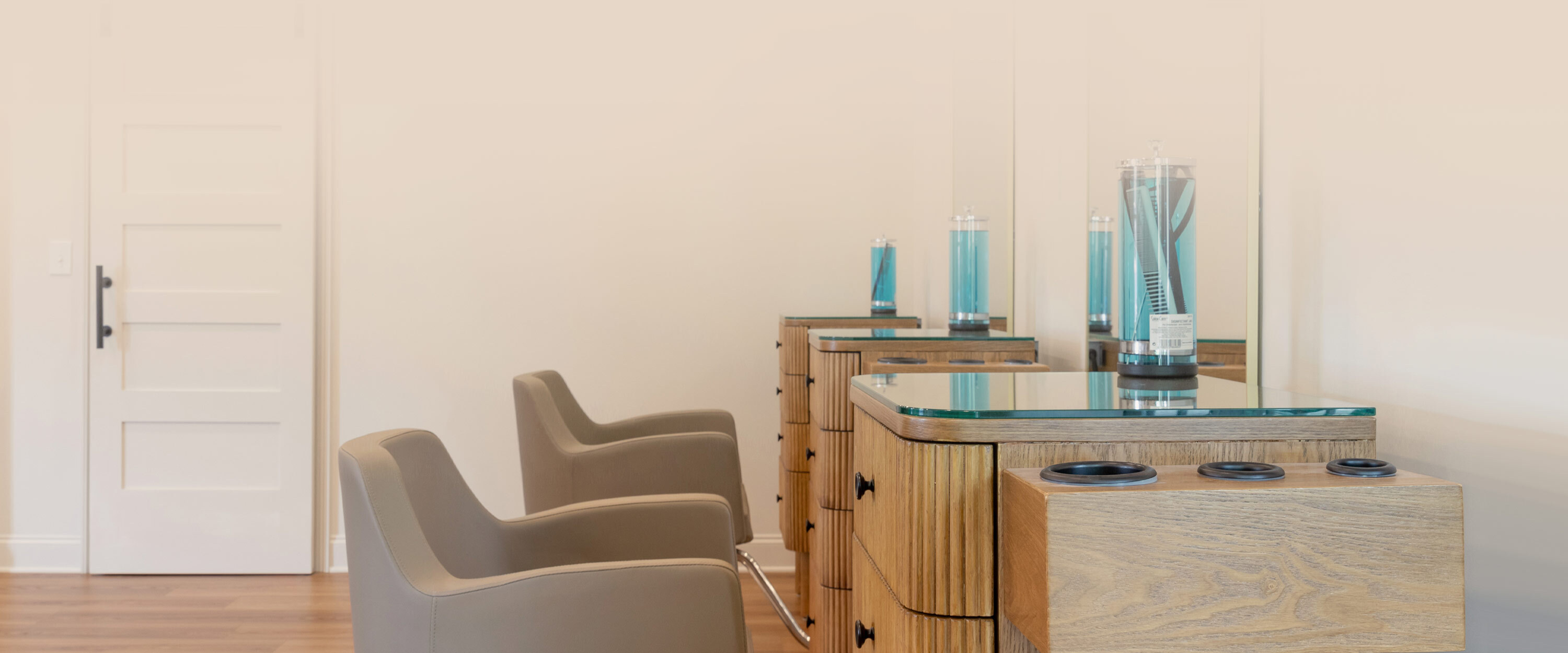 Build an equipment package to enjoy discounted pricing on salon, spa, or barber equipment!